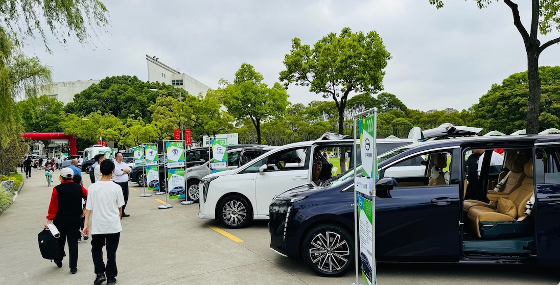 E直播“高校行”:上海大学站完美收官,新营销助力新汽车